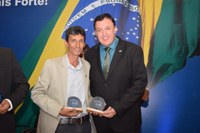 Vereador Vavá recebe prêmio Destaque Nacional da UVB 2017, em Brasília