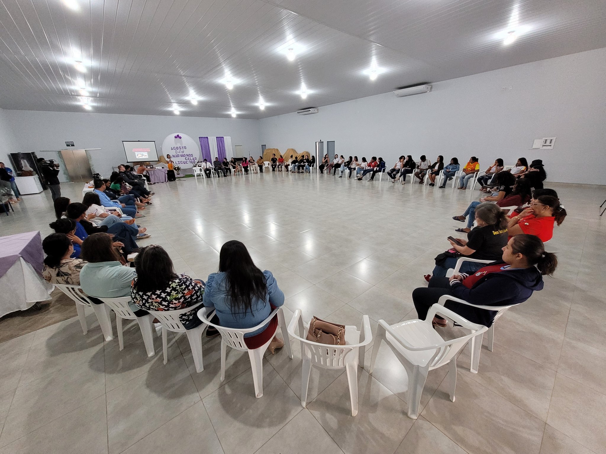 Agosto Lilás vira tema para uma roda de conversa entre autoridades e moradores de Querência.