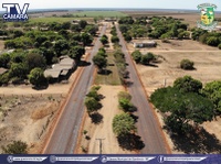 Autoridades visitam obras de asfaltamento das Agrovilas Brasil Novo e Coutinho União.