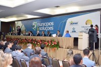 Câmara Municipal De Querência participa nesse momento do 5 Fórum de municípios e soluções.