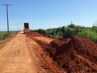 Vereadores fiscalizam trabalho de manutenção de estradas no interior  de Querência.