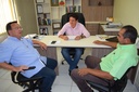 Presidente da Câmara Recebe autor da lei que instituiu o Município de Querência. Presidente da Câmara Recebe autor da lei que instituiu o Município de Querência.