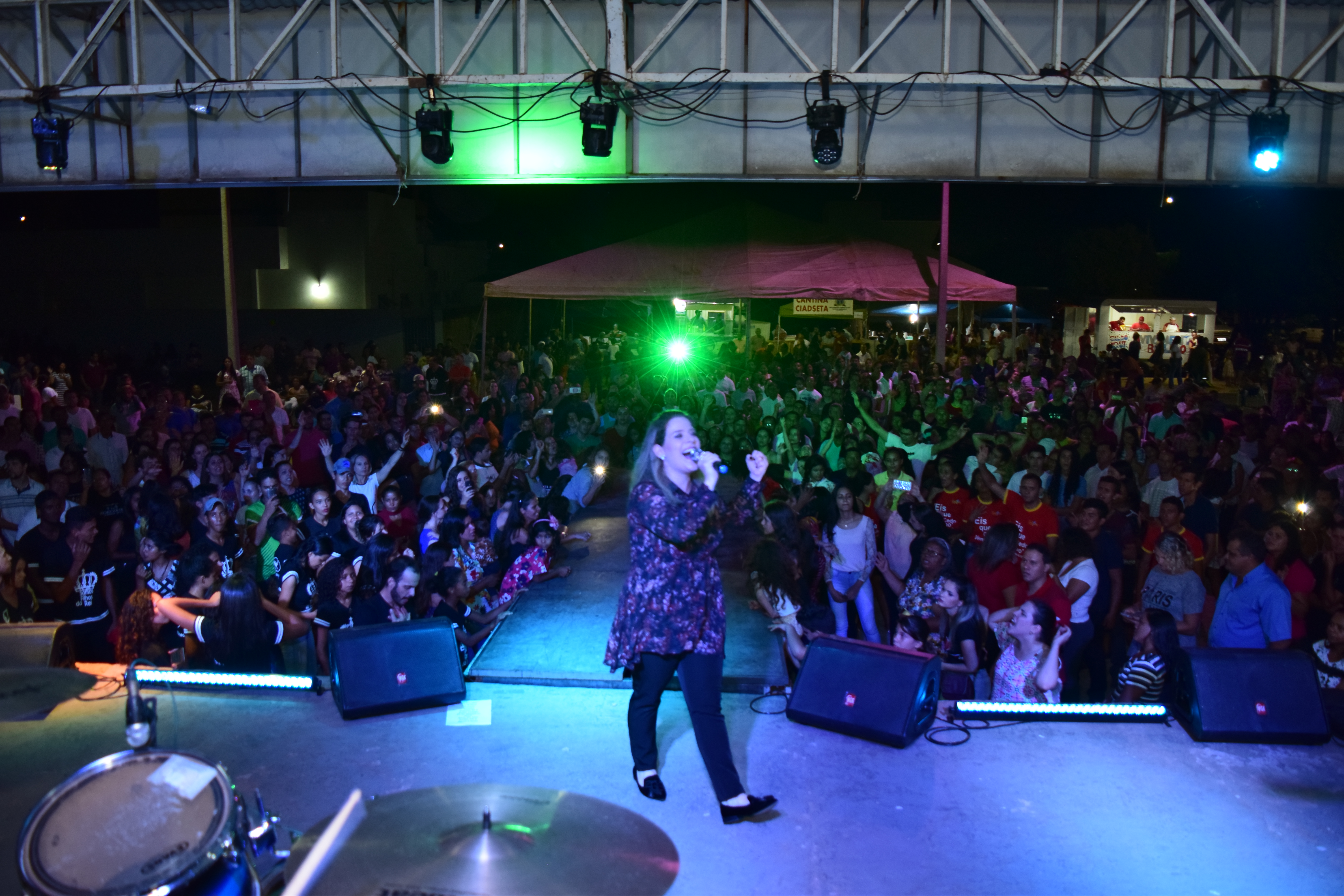 Querência Realiza Mega Show no Dia do Evangélico com Mariana Valadão e Banda.