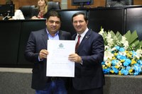 Vereador Jean do Coutinho recebe título de Cidadão Mato-grossense da Assembleia Legislativa.