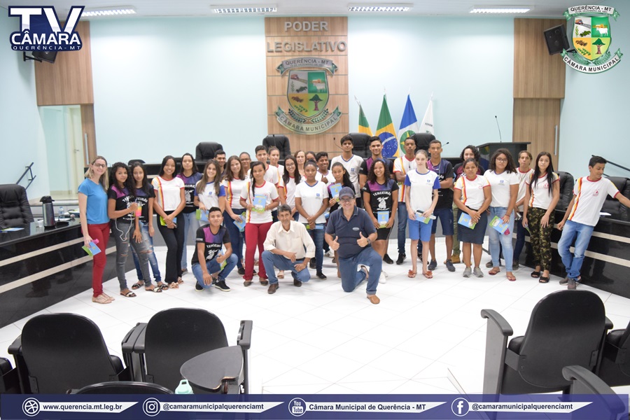 Vereadores recebem alunos da escola 19 de dezembro.