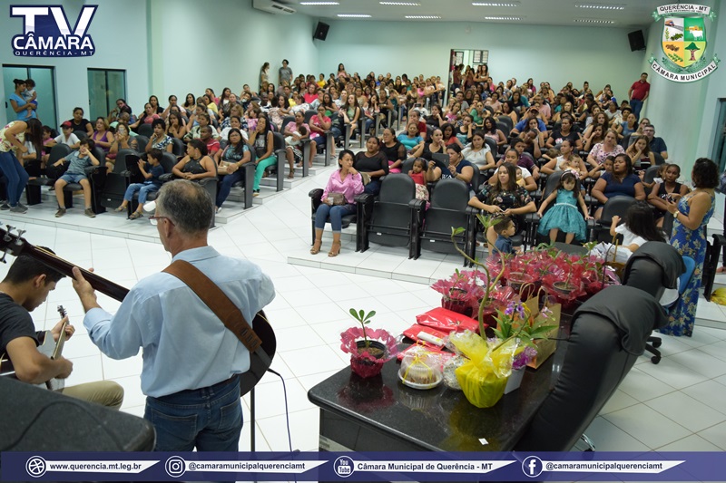 Vereador Marcos Amorin prestigia evento na Câmara Municipal.    